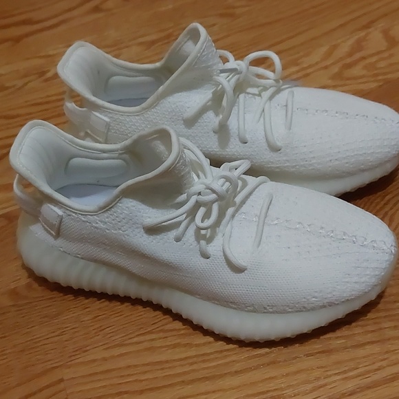 White Yeezy 350 Size 8.5 - Picture 4 of 4